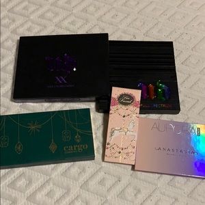 Lot of eyeshadow palettes